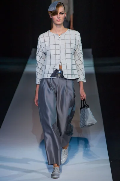 Look 10